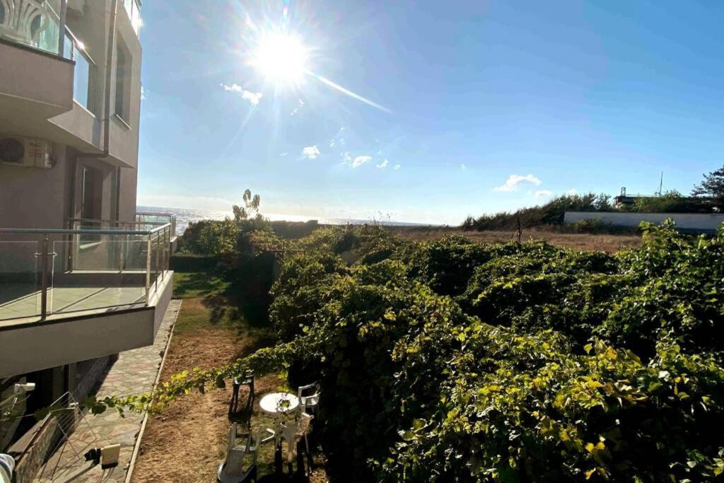Seaview Dreamy Apartment With A Pool And Garden Синеморец Екстериор снимка